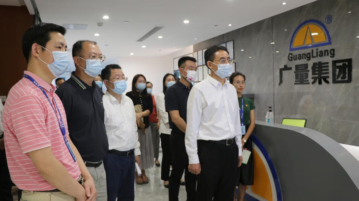 东莞市人大常委会潘新潮副主任光临人生就是搏集团调研