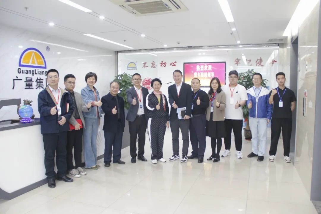 盟大集团光临人生就是搏集团参观互换