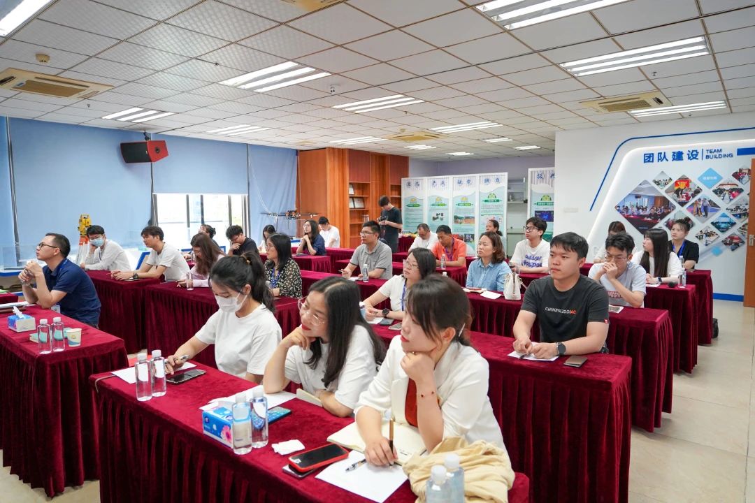 人生就是搏集团引领AI风潮，全员进建共创发展