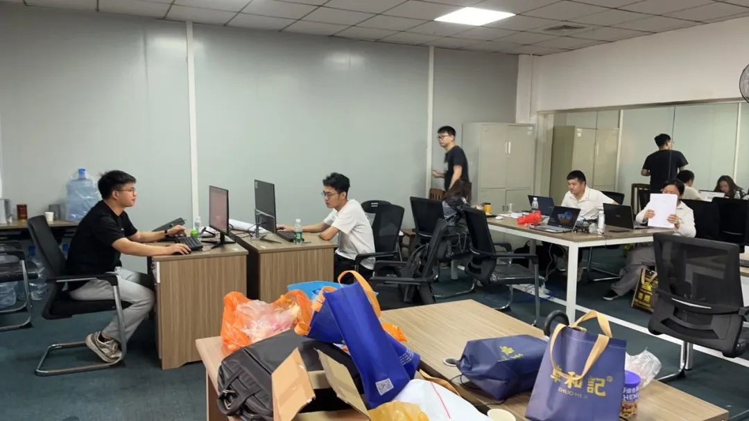 《致敬，奋斗的青春》