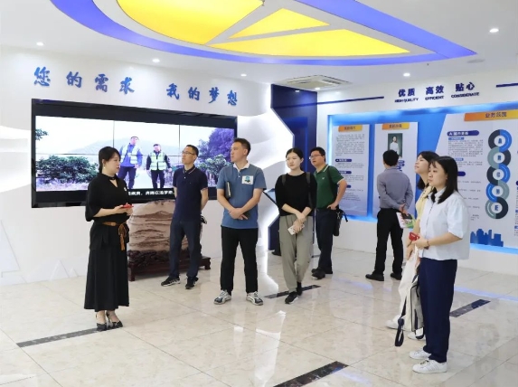 热烈迎接工信局及企业调研团辅导参观调查亲农广场