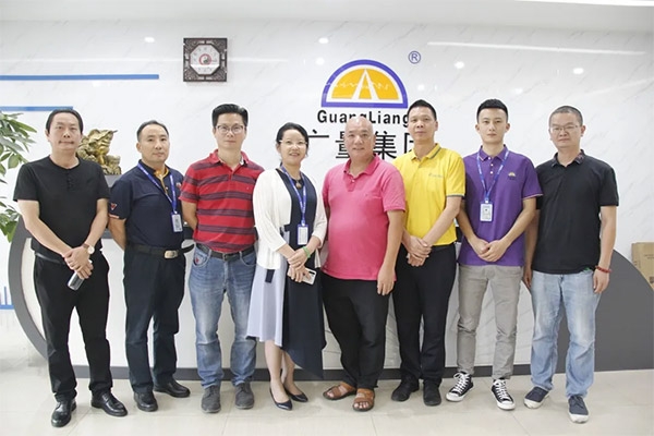 东莞市餐饮协会辅导一行光临人生就是搏集团调研领导